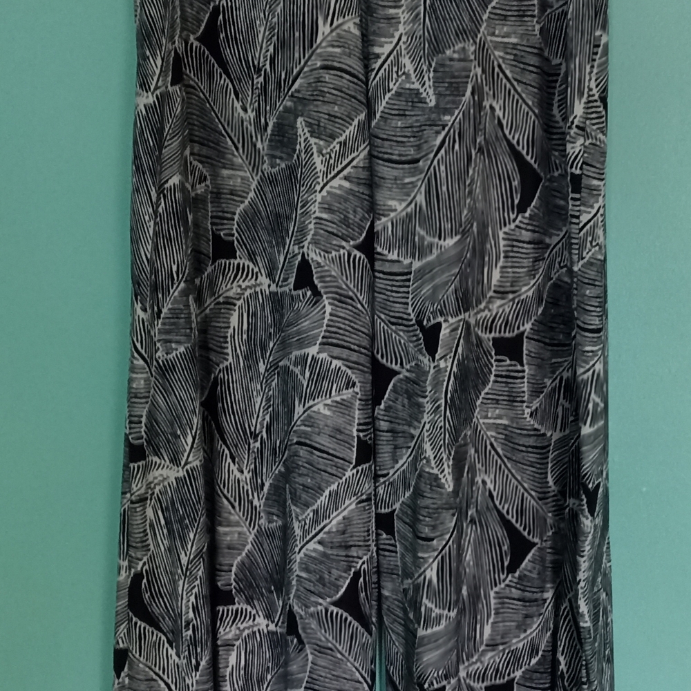 Black and White Leaf Patterned Skirt